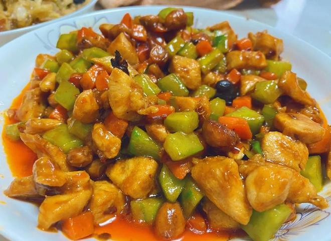 川菜为何成为中餐海外主力?并非价格低廉,而是四川太壕了!(图6) 四川物产丰富 川菜遍地开花 川菜调味体系_外国人吃川菜