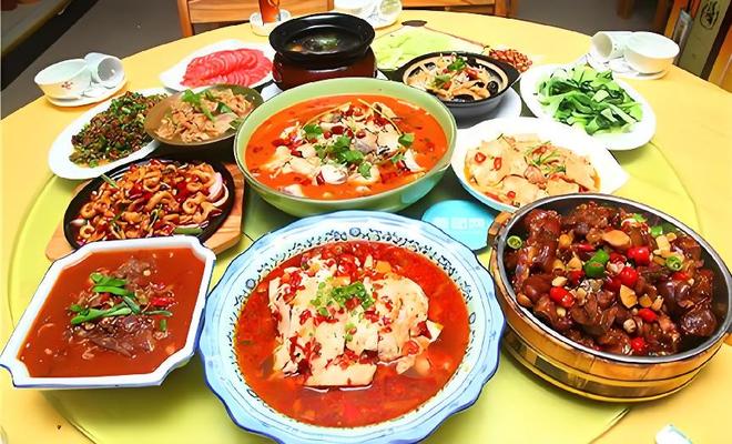 川菜为何成为中餐海外主力?并非价格低廉,而是四川太壕了!(图8) 外国人吃川菜_四川物产丰富 川菜遍地开花 川菜调味体系