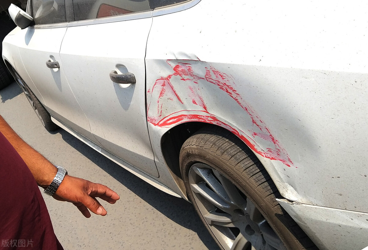 爱车被划了?报划痕险,出险一次,影响第二年保费吗?怎样划算?(图1) 车身划痕险图片_车险划痕险理赔流程_划痕险出险影响次年保费吗