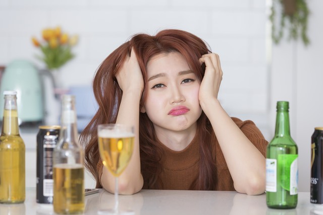 高温已至!中科院提醒:爱喝白酒的人,喝白酒尽量做到4不要(图3) 高温饮酒风险_白酒与心血管系统影响_吃烧烤喝白酒好不好