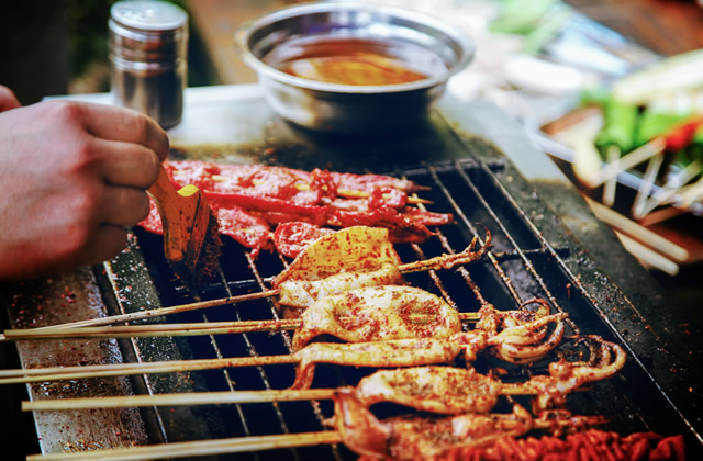 十大最赚钱小吃生意 街边小吃什么最赚钱 路边小吃摊卖什么最好(图1) 学什么小吃好卖_高利润小吃摊推荐_十大赚钱街边小吃