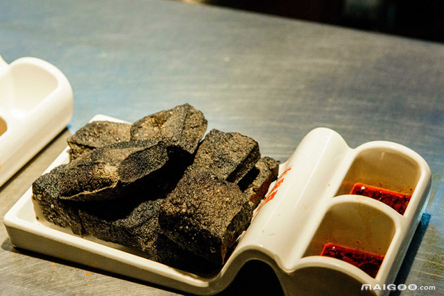 十大最赚钱小吃生意 街边小吃什么最赚钱 路边小吃摊卖什么最好(图3) 学什么小吃好卖_高利润小吃摊推荐_十大赚钱街边小吃