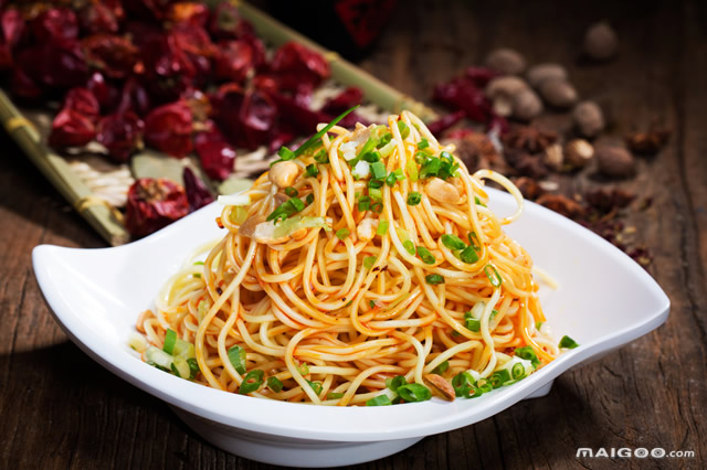 十大最赚钱小吃生意 街边小吃什么最赚钱 路边小吃摊卖什么最好(图8) 十大赚钱街边小吃_高利润小吃摊推荐_学什么小吃好卖