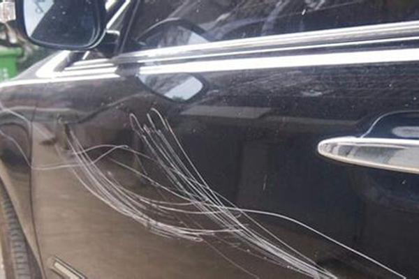 玻璃险、划痕险到底该不该买?不搞清楚年年都得花冤枉钱!(图3) 车身划痕险图片_车险划痕险玻璃险理赔范围_车损险附加险选择建议