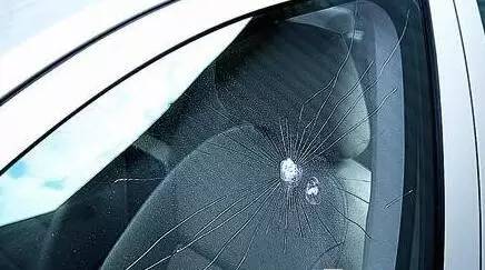 汽车划痕险和玻璃险,到底买还是不买?(图5) 新车续保划痕险玻璃险有必要吗_车身划痕险图片_车险划痕险玻璃险上不上