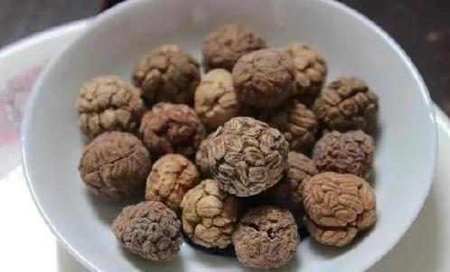 猪肉炖不烂愁坏人?五种香料一加,连老人小孩都抢着吃(图2) 名菜家做猪肉_炖猪肉香料配方_草蔻山楂草果木香栀子搭配