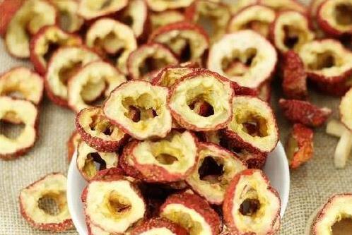 猪肉炖不烂愁坏人?五种香料一加,连老人小孩都抢着吃(图3) 炖猪肉香料配方_名菜家做猪肉_草蔻山楂草果木香栀子搭配