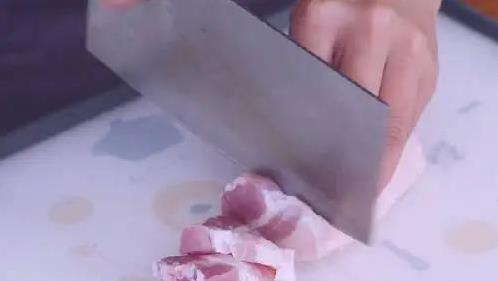 一块五花肉,简单烤出外焦里嫩,家人抢着吃(图4) 香烤五花肉做法_名菜家做猪肉_腌五花肉技巧