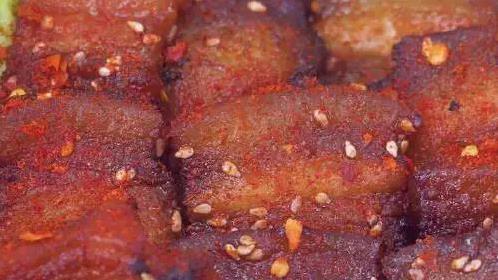 一块五花肉,简单烤出外焦里嫩,家人抢着吃(图7) 腌五花肉技巧_名菜家做猪肉_香烤五花肉做法