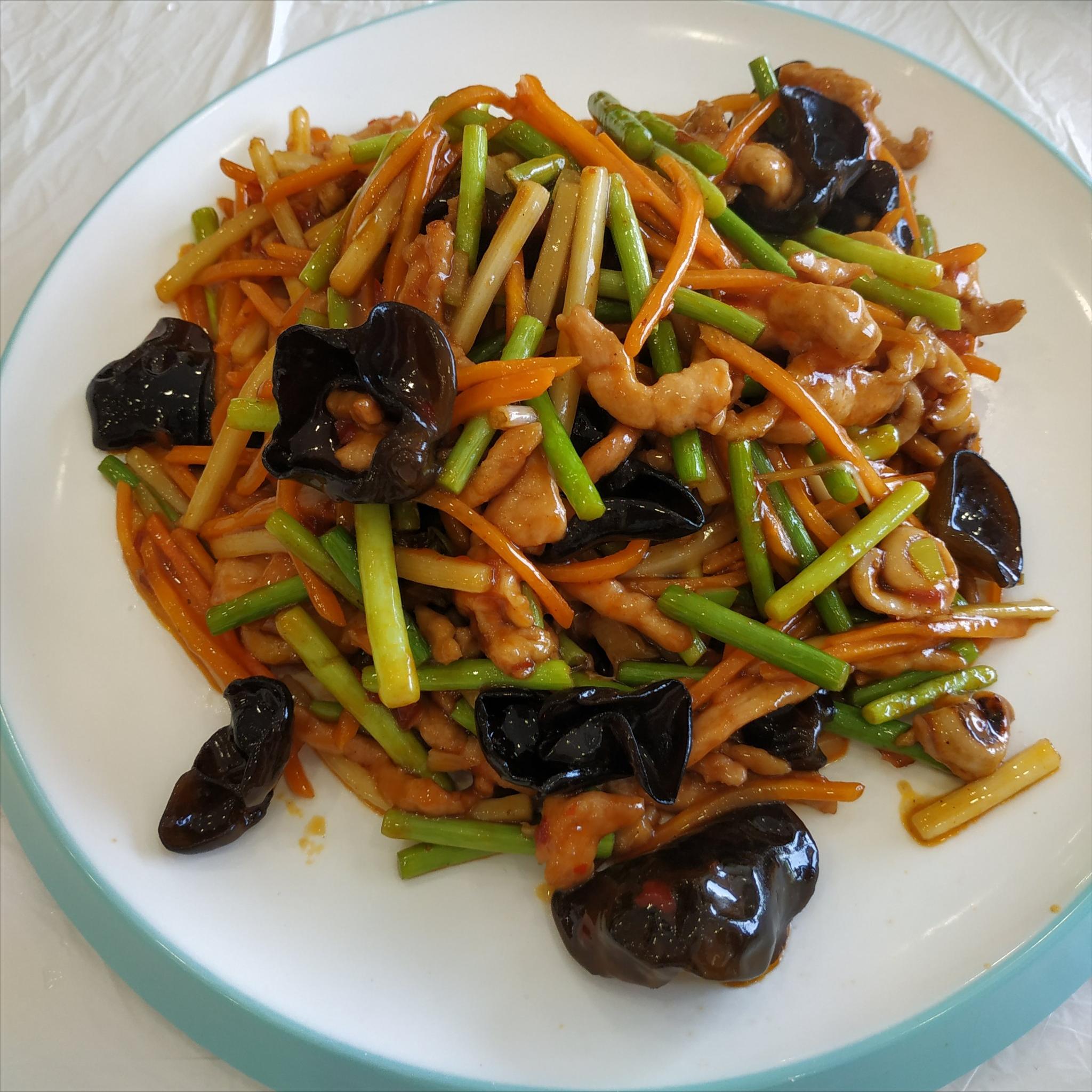 瘦肉炒不好别发愁!一招妙计,香嫩不柴无腥气,配菜随心超下饭(图3) 名菜家做猪肉_炒瘦肉技巧_去腥炒瘦肉方法