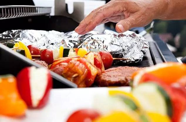 烧烤圈:锡纸烧烤味道鲜美、营养丰富~~锡纸烧烤知识大全及配方!!(图8) 烧烤铝箔纸加调味料_锡纸烧烤秘制配方_锡纸烧烤做法