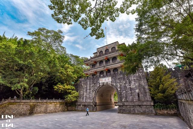 中越边境的美食街 不出国门就能尝到越南风味美食(图2) 凭祥美食街 夜市 中越美食_广西卫视吃货日记 凭祥烤猪在哪