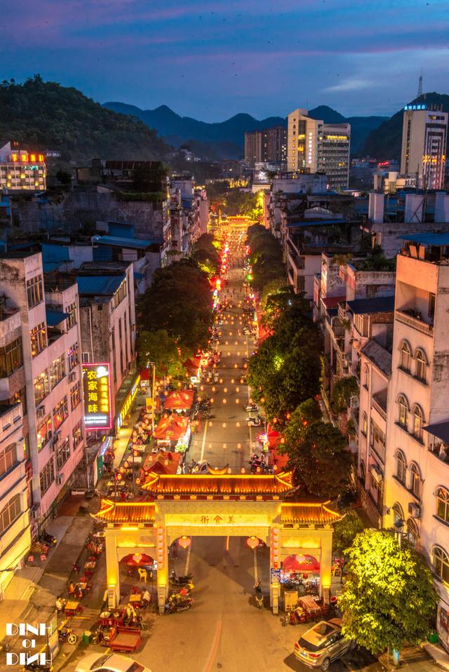 中越边境的美食街 不出国门就能尝到越南风味美食(图5) 凭祥美食街 夜市 中越美食_广西卫视吃货日记 凭祥烤猪在哪