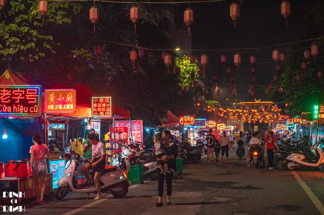 中越边境的美食街 不出国门就能尝到越南风味美食(图6) 凭祥美食街 夜市 中越美食_广西卫视吃货日记 凭祥烤猪在哪
