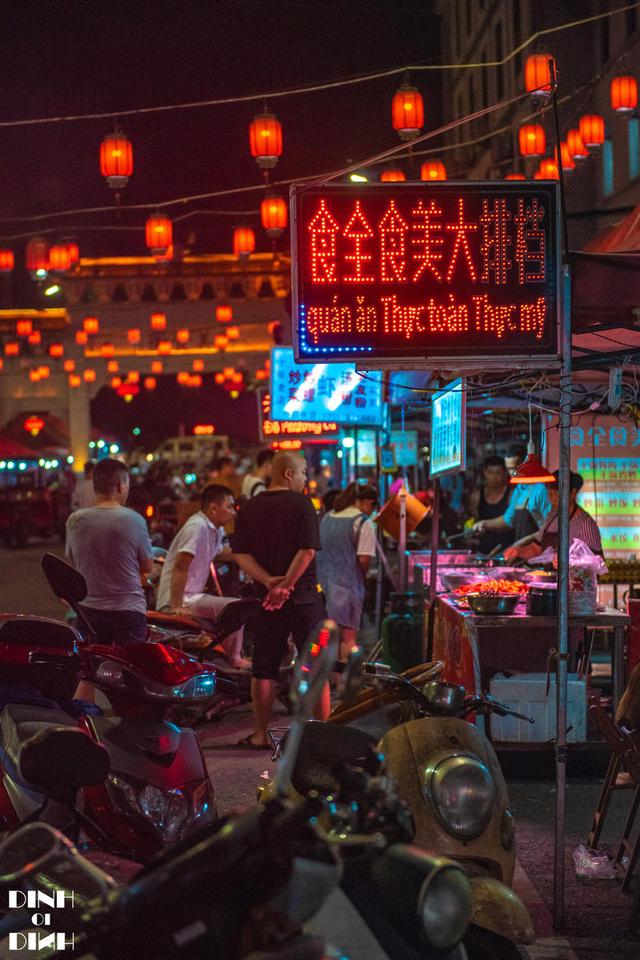 中越边境的美食街 不出国门就能尝到越南风味美食(图7) 凭祥美食街 夜市 中越美食_广西卫视吃货日记 凭祥烤猪在哪