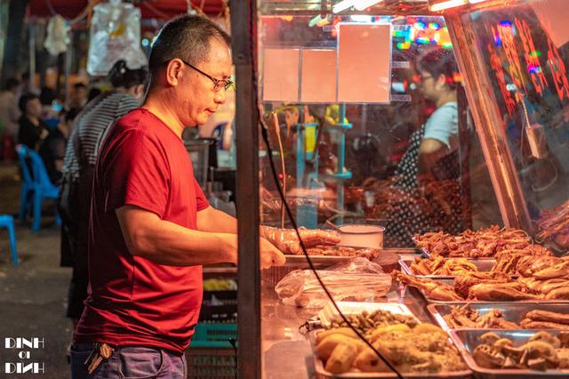 中越边境的美食街 不出国门就能尝到越南风味美食(图8) 广西卫视吃货日记 凭祥烤猪在哪_凭祥美食街 夜市 中越美食