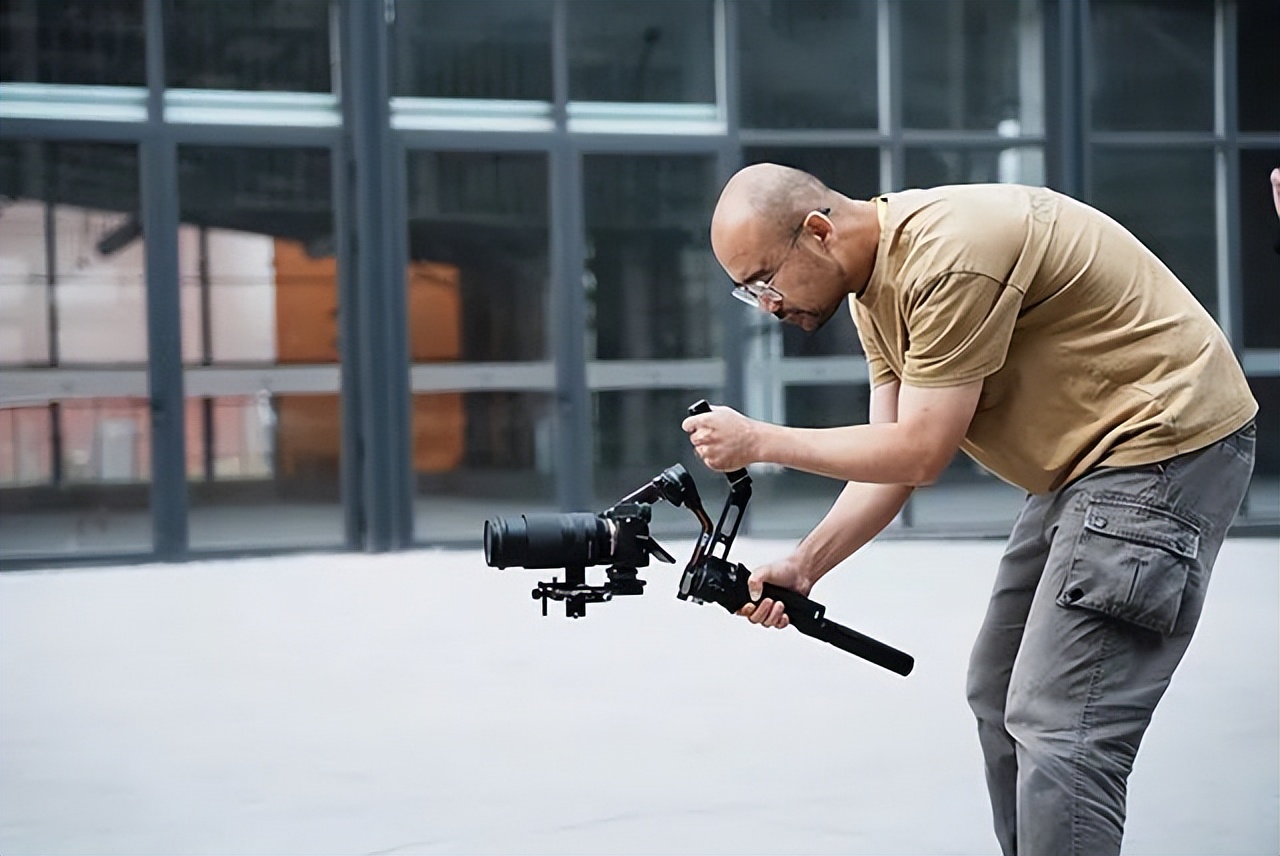 一位车评人的汽车情怀(图2) 汽车之家电脑客户端_汽车视频节目制作_汽车之家时睦华