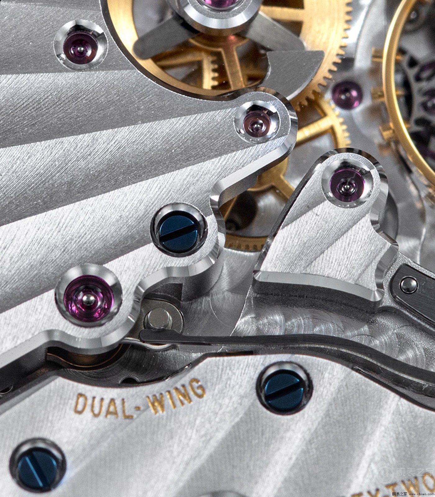 “对标”百达翡丽、朗格,积家“新一代双翼”,公价34万起步(图21) 积家双翼构造详解_积家双翼月相钢壳_积家世界时间价格