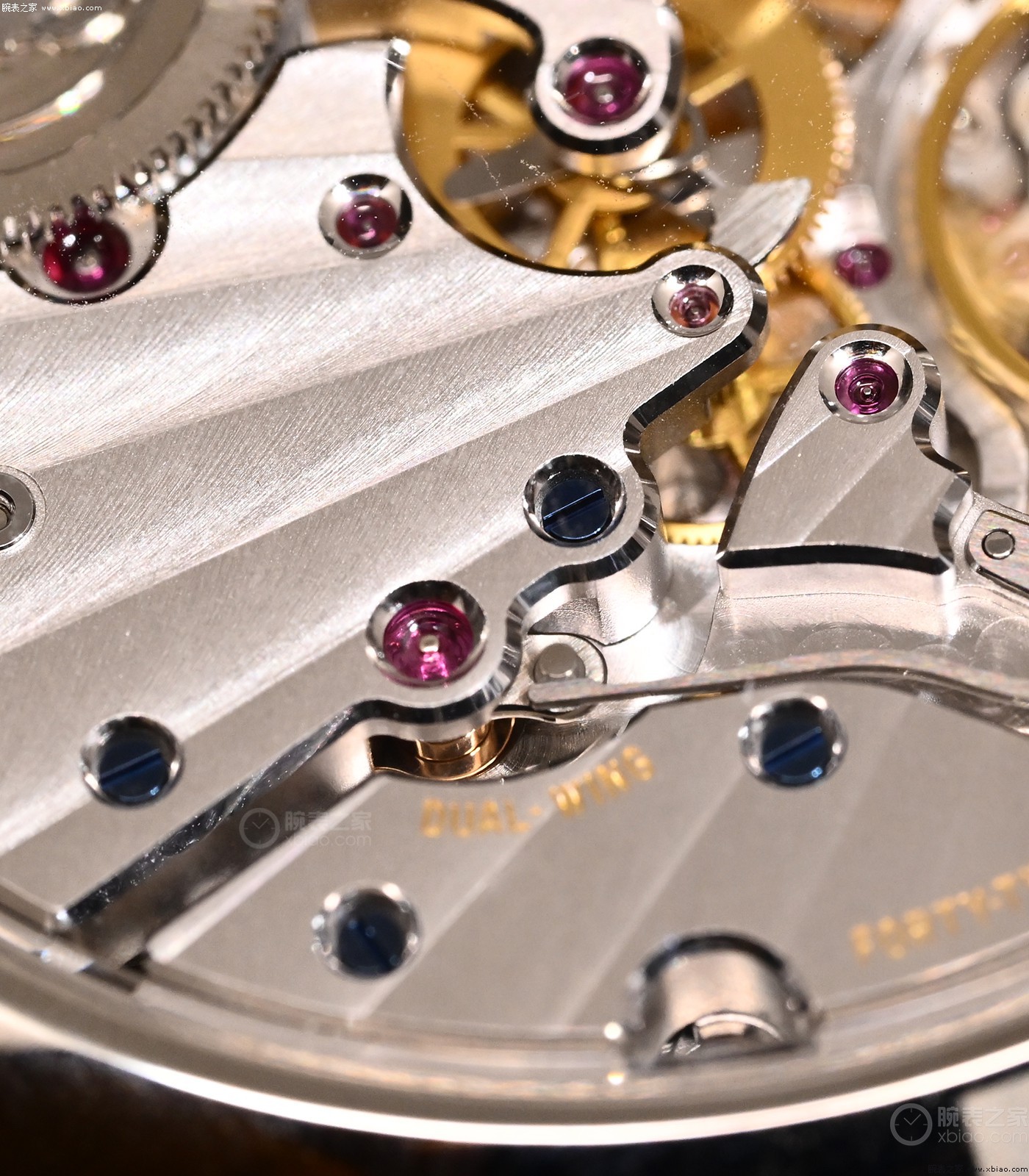 “对标”百达翡丽、朗格,积家“新一代双翼”,公价34万起步(图24) 积家世界时间价格_积家双翼月相钢壳_积家双翼构造详解