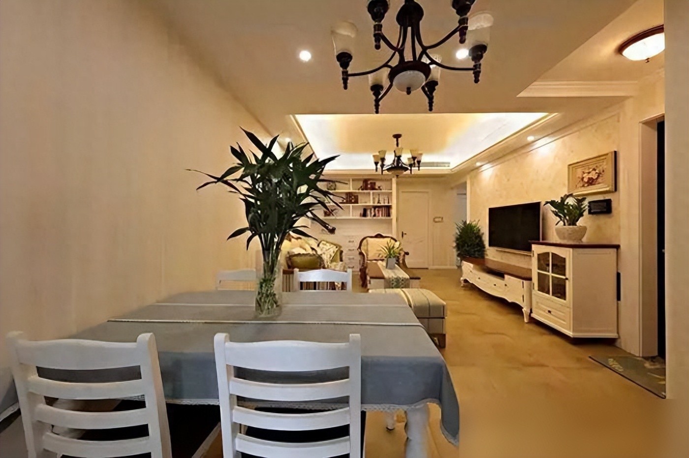 美式风格小三居室布局_90㎡小三居室设计_美式家具 小户型