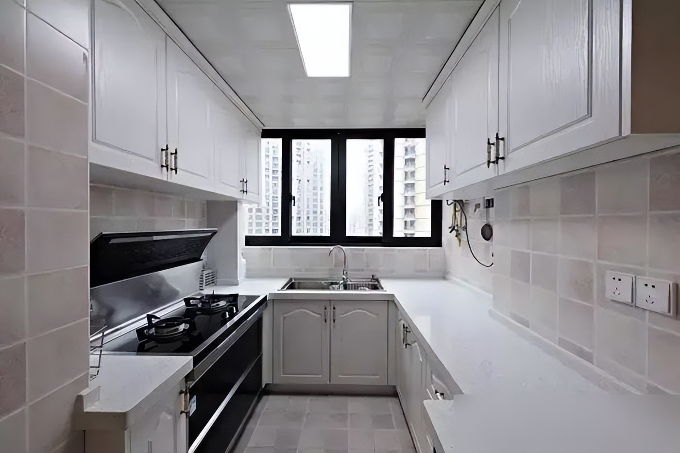 美式家具 小户型_美式风格小三居室布局_90㎡小三居室设计