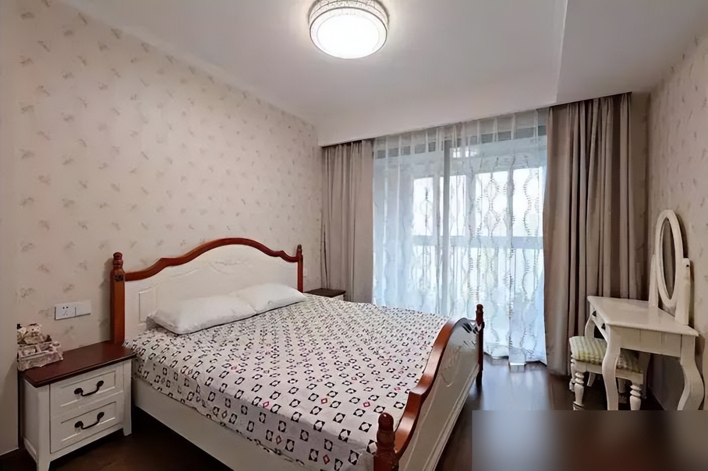 美式家具 小户型_90㎡小三居室设计_美式风格小三居室布局