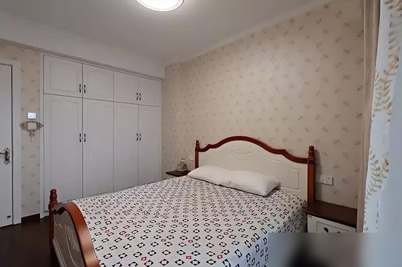 美式风格小三居室布局_美式家具 小户型_90㎡小三居室设计