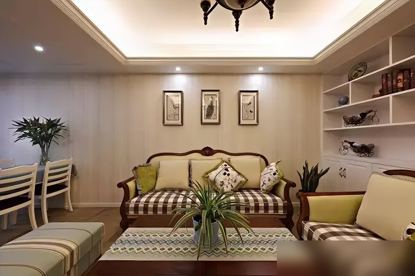 美式风格小三居室布局_90㎡小三居室设计_美式家具 小户型