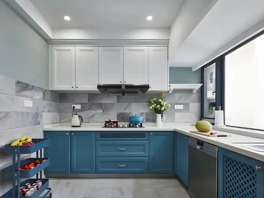 小厨房橱柜颜色选择_白色橱柜优缺点_橱柜巧克力板颜色大全