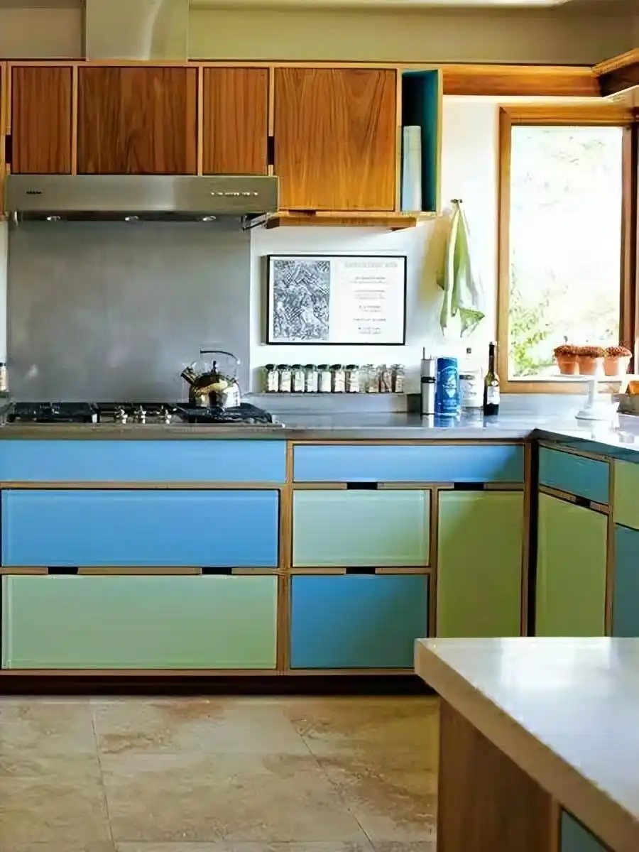 小厨房橱柜颜色选择_橱柜巧克力板颜色大全_白色橱柜优缺点