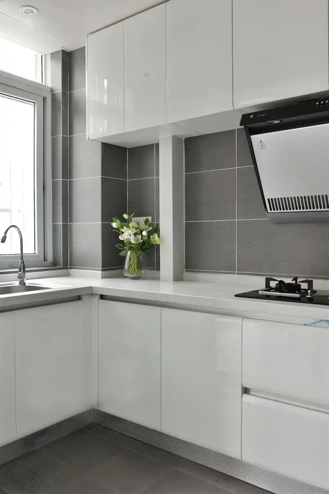 白色橱柜优缺点_小厨房橱柜颜色选择_橱柜巧克力板颜色大全