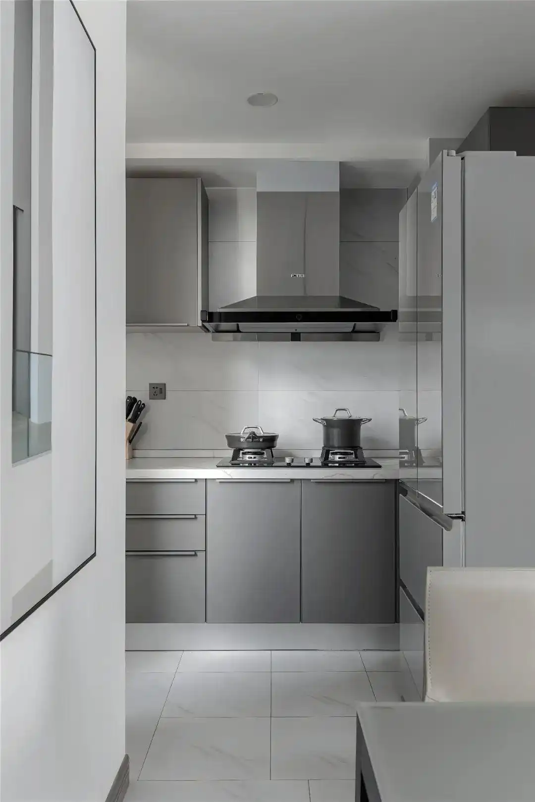 小厨房橱柜颜色选择_白色橱柜优缺点_橱柜巧克力板颜色大全