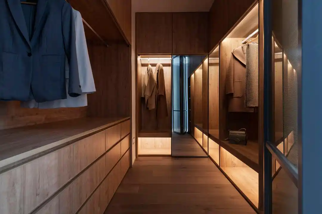 大横厅户型设计_成都地暖装修_客餐厅互动空间布局