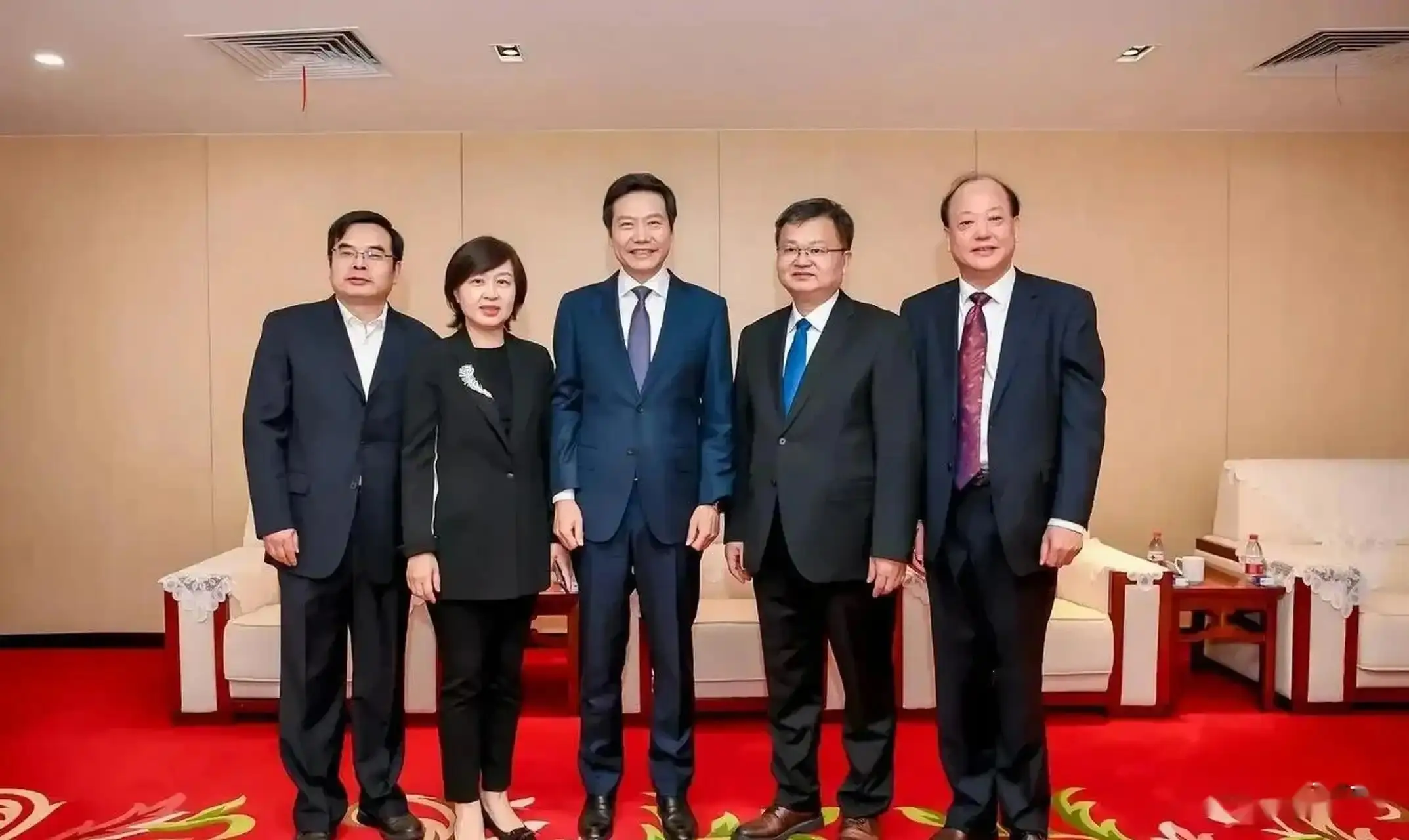 原来她就是雷军的妻子,怪不得做什么都能来财,娶一个贤妻旺三代(图11) 雷军与张彤的爱情故事_雷军与张彤的创业历程_张彤是怎么认识雷军的