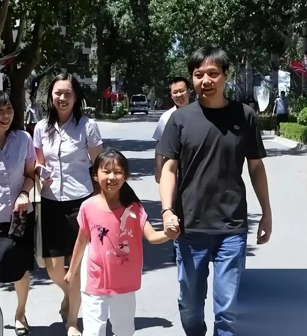 原来她就是雷军的妻子,怪不得做什么都能来财,娶一个贤妻旺三代(图21) 雷军与张彤的创业历程_张彤是怎么认识雷军的_雷军与张彤的爱情故事