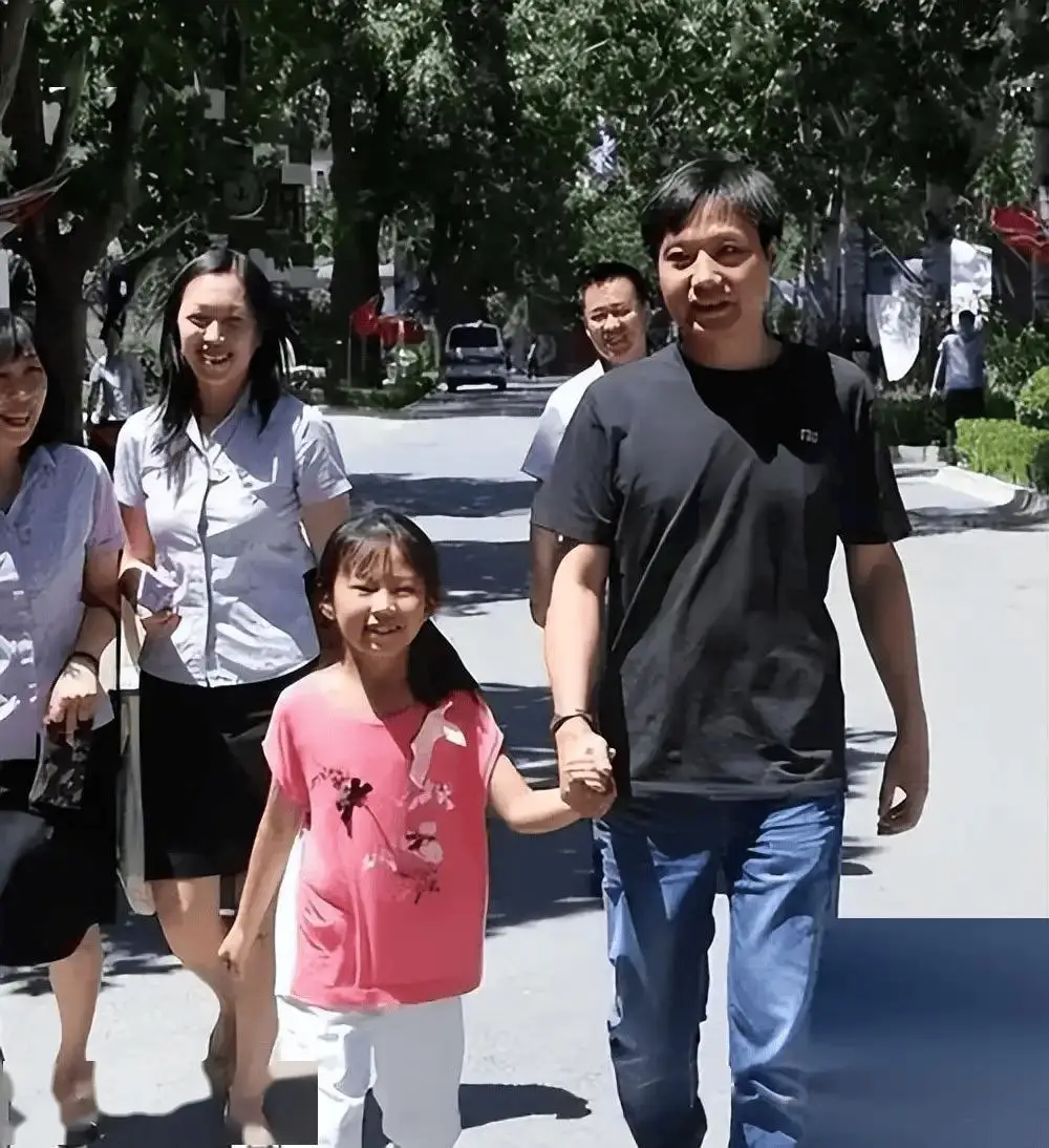 原来她就是雷军的妻子,怪不得做什么都能来财,娶一个贤妻旺三代(图18) 张彤投资人生_张彤是怎么认识雷军的_雷军妻子张彤