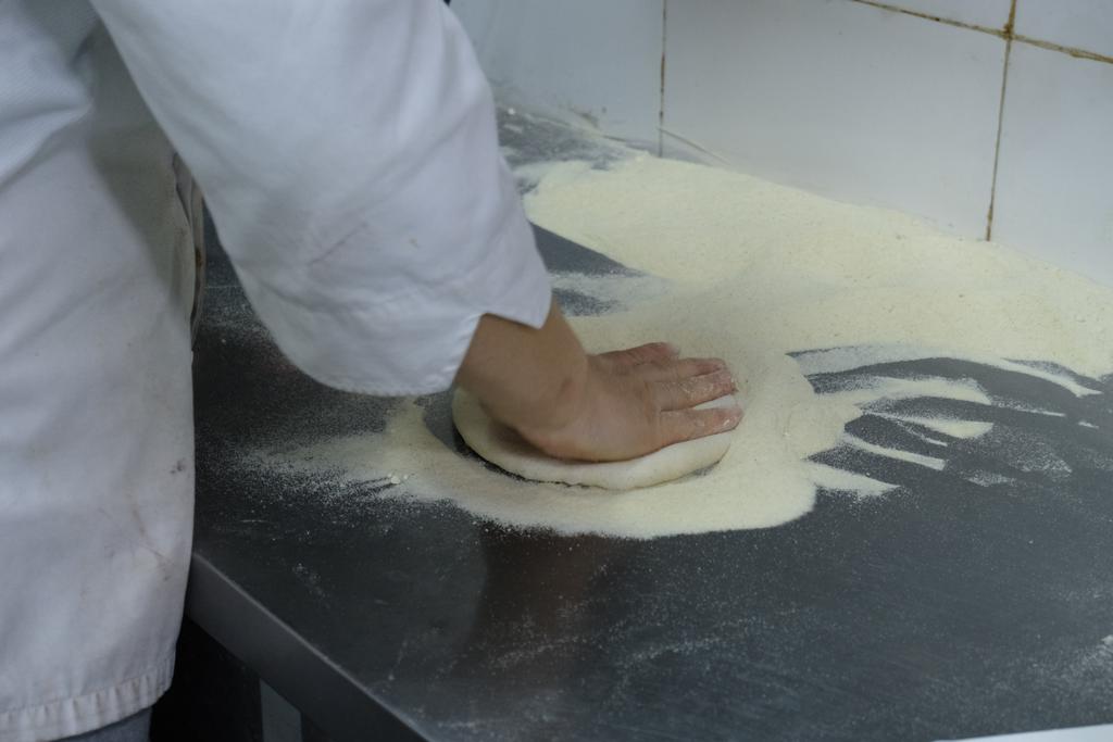 纪实 | 和园披萨店的“饼”上春秋(图1) 正宗意式披萨饼底配方_意式披萨手工制作方法_新出炉披萨加盟费