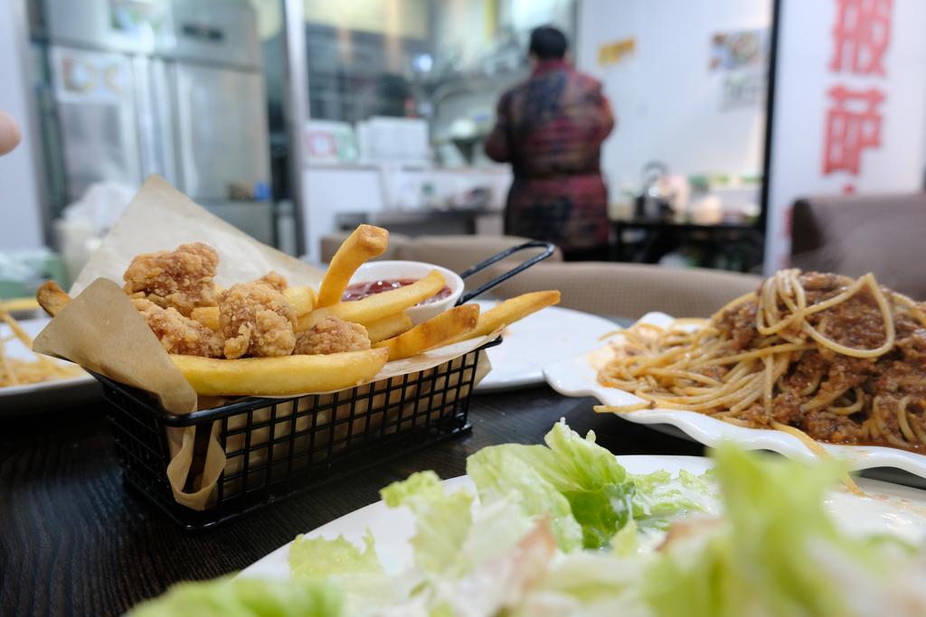 纪实 | 和园披萨店的“饼”上春秋(图4) 意式披萨手工制作方法_新出炉披萨加盟费_正宗意式披萨饼底配方