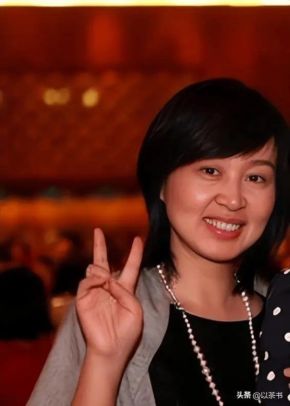 原来她就是雷军的妻子,怪不得做什么都能来财,娶一个贤妻旺三代(图15) 小米汽车雷军退车风波_张彤是怎么认识雷军的_雷军张彤商业故事