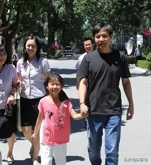 原来她就是雷军的妻子,怪不得做什么都能来财,娶一个贤妻旺三代(图16) 小米汽车雷军退车风波_雷军张彤商业智慧_张彤是怎么认识雷军的