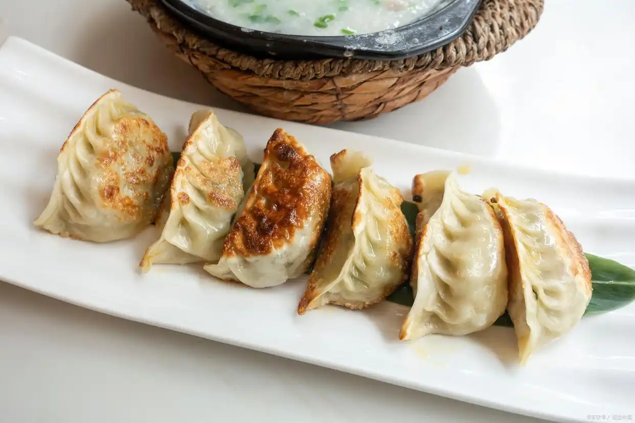 面食小吃的做法及图片_懒人韭菜锅贴制作教程_北方家常面食做法