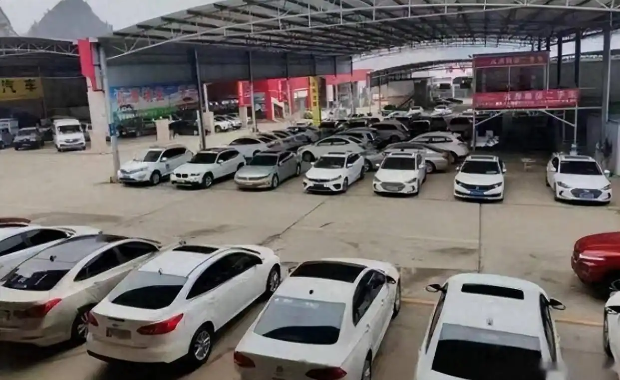 暴雨中车辆泡水应对与维修详细指南(图6) 泡水车专业维修与处理_暴雨后车辆泡水应对措施_水淹车怎么修理