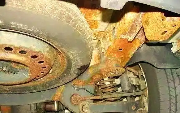 暴雨中车辆泡水应对与维修详细指南(图7) 泡水车专业维修与处理_暴雨后车辆泡水应对措施_水淹车怎么修理