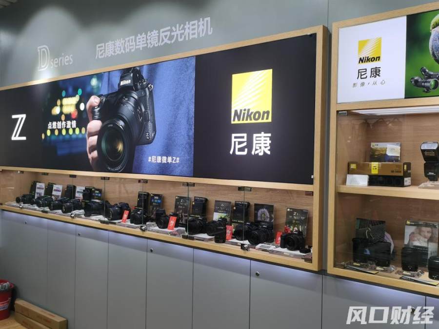 风口观察 | 尼康不再Made in Japan!智能手机时代,你多久没用相机了?(图1) 智能手机冲击数码相机市场_尼康停止日本数码单反生产_数码相机和微单的区别