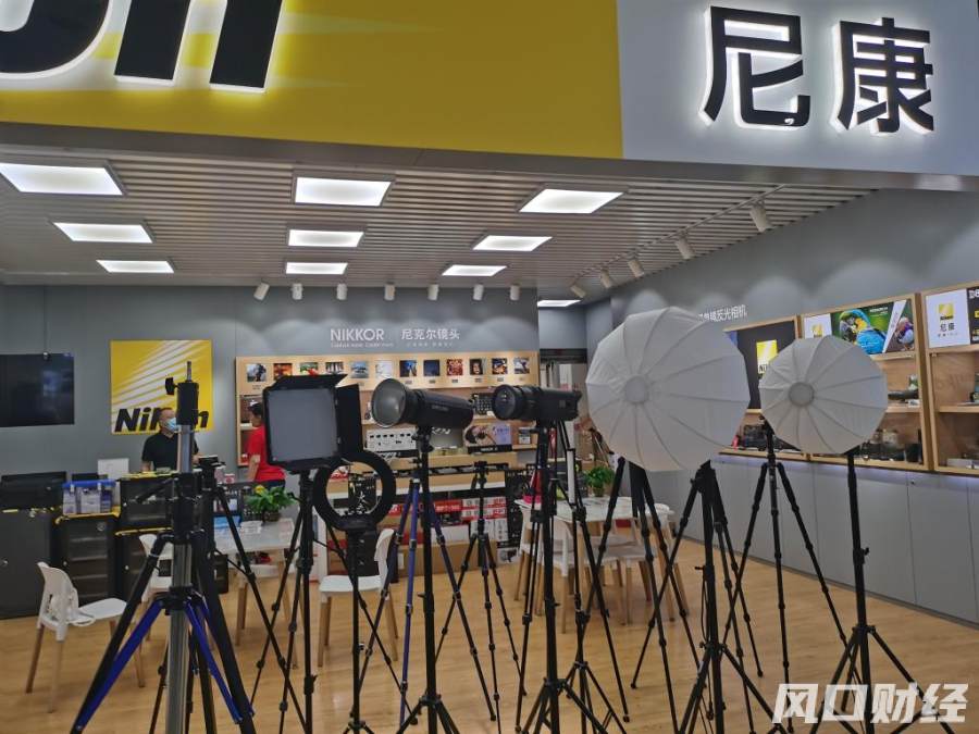 风口观察 | 尼康不再Made in Japan!智能手机时代,你多久没用相机了?(图4) 尼康停止日本数码单反生产_智能手机冲击数码相机市场_数码相机和微单的区别