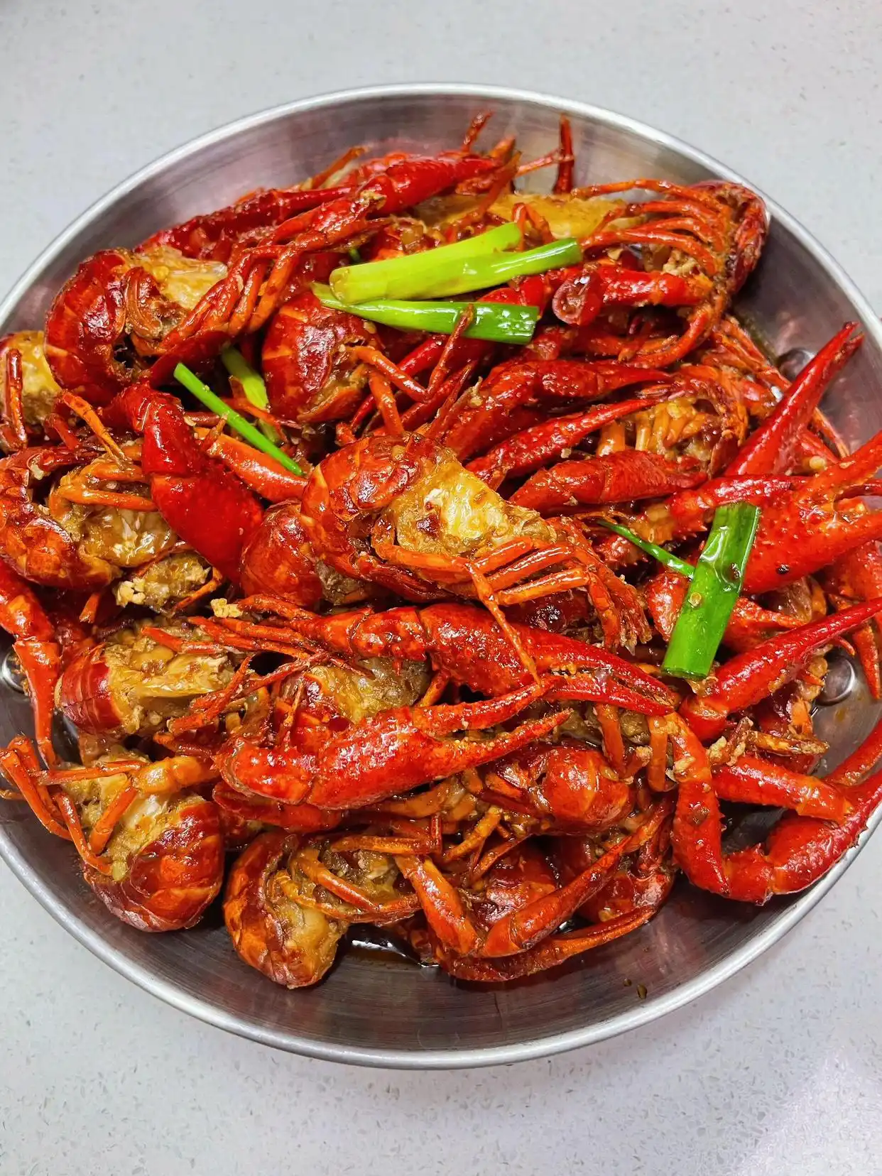 夏天吃宵夜学会这3道菜再也不用出门,风味各异暖胃又暖心,真香(图1) 麻辣小龙虾_晚上夜宵的图片大全_深夜炒粉