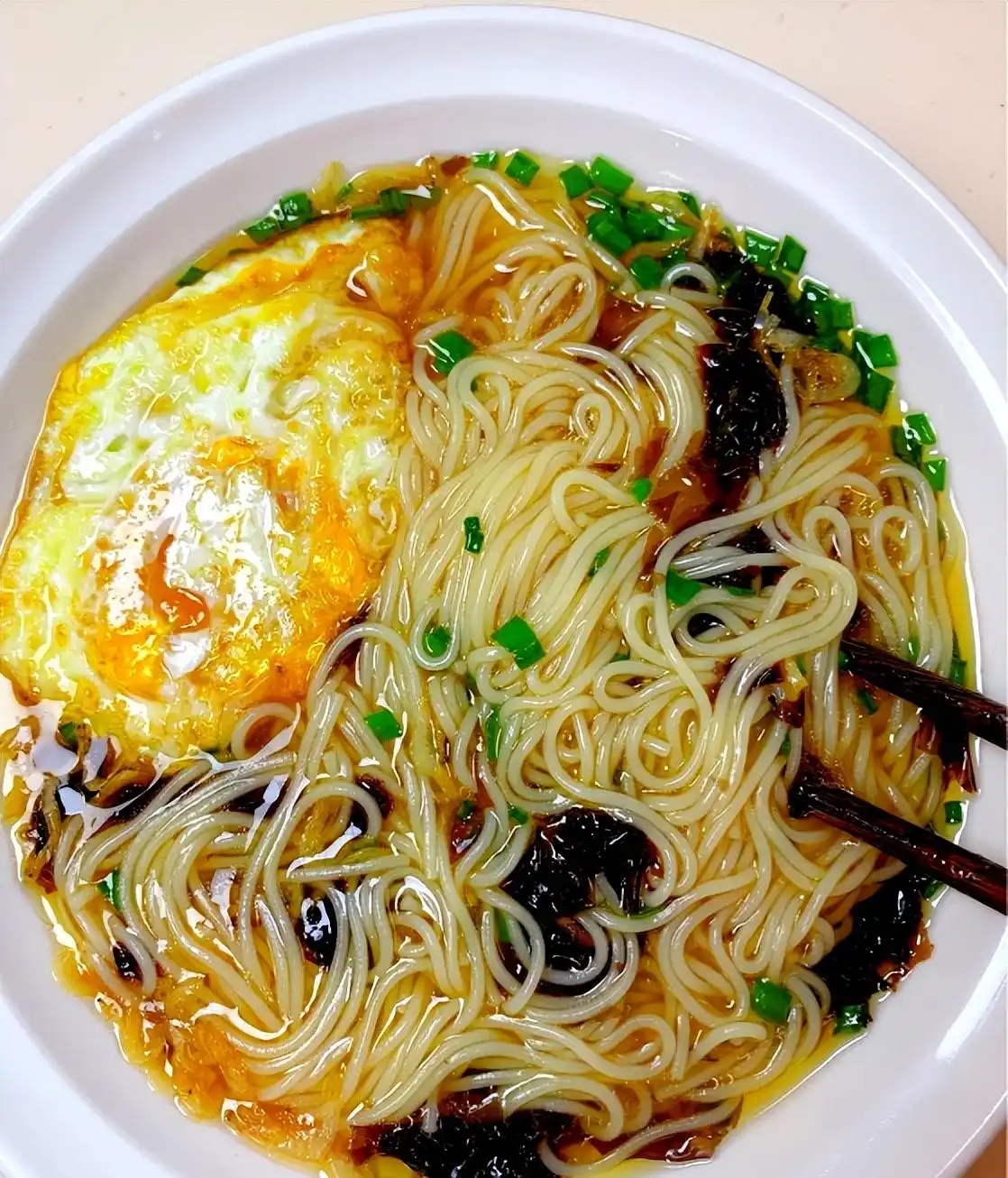 面食小吃的做法及图片_一碗热气腾腾的面_肉酱面食谱