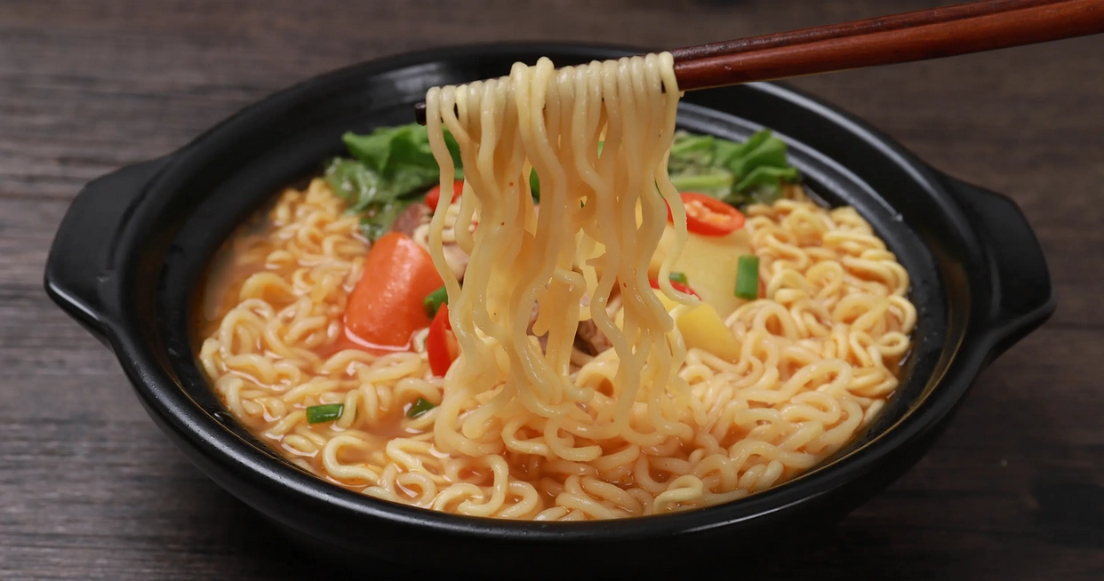 熬夜党最爱的四大夜宵,滋味香辣,好吃过瘾,看看有没有你喜欢的(图2) 晚上夜宵的图片大全_熬夜夜宵推荐 泡面烧烤螺蛳粉麻辣烫