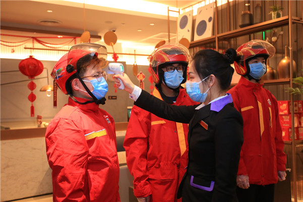 战“疫”必胜必胜客“无接触送餐” 为长沙提供暖心守护(图6) 5.jpg