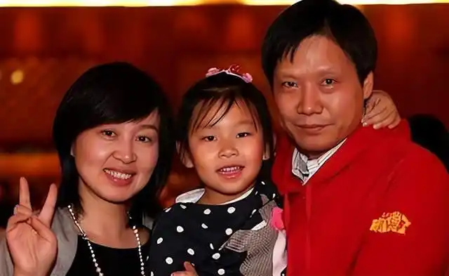 原来她就是雷军的妻子,怪不得做什么都能来财,娶一个贤妻旺三代(图13) 张彤是怎么认识雷军的_雷军与张彤的爱情故事_雷军张彤夫妻关系